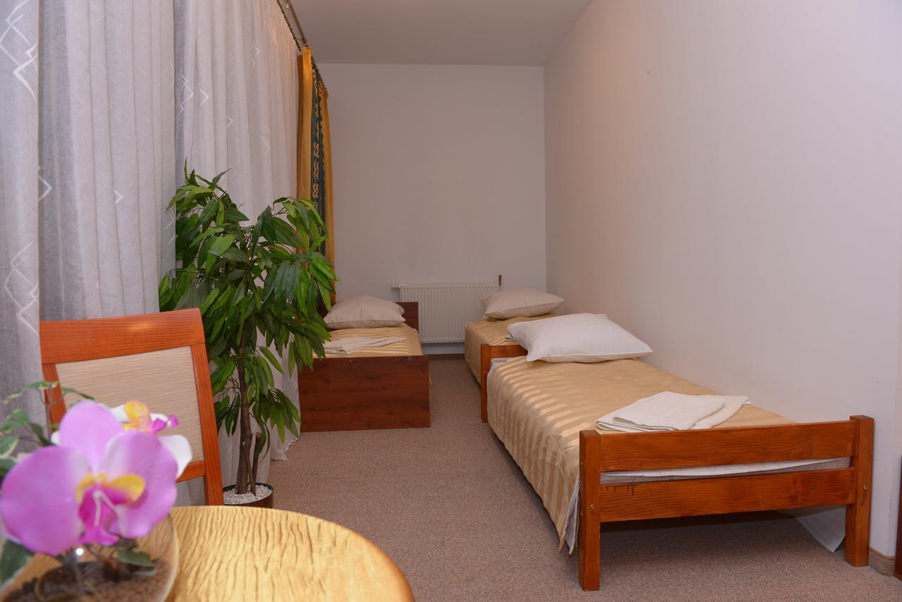 Hotel Pod Debami Terespol Exteriör bild