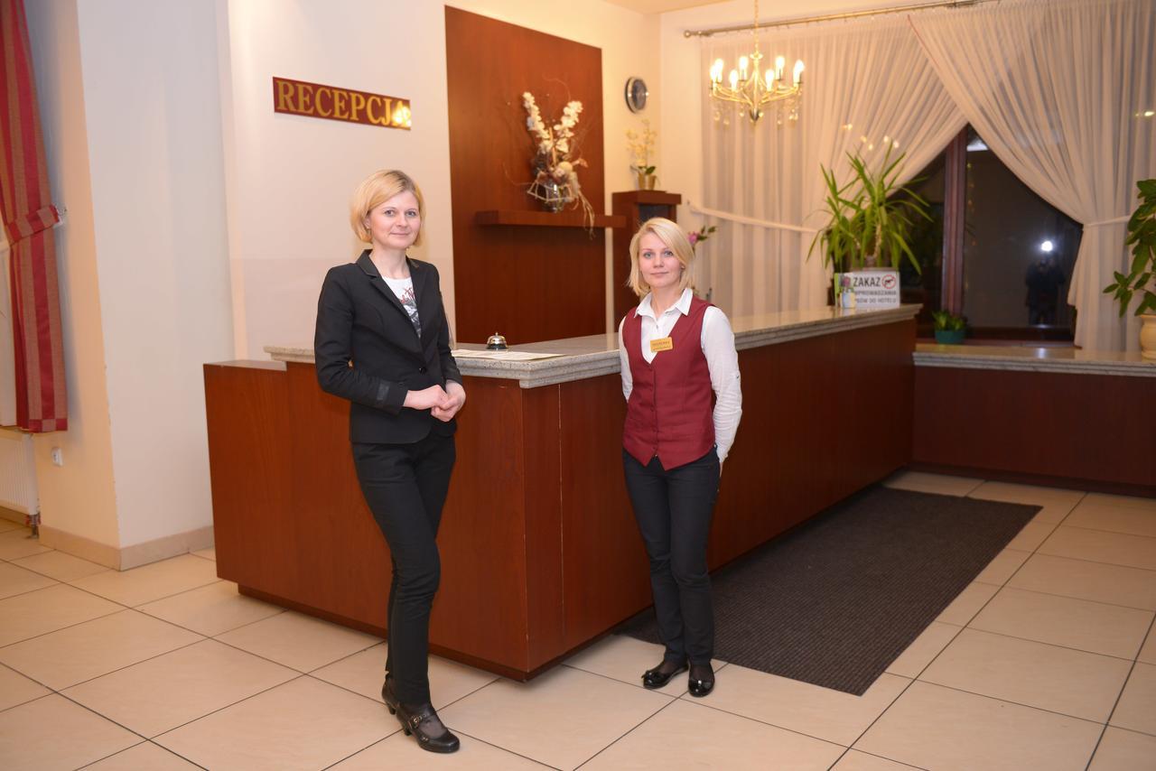 Hotel Pod Debami Terespol Exteriör bild